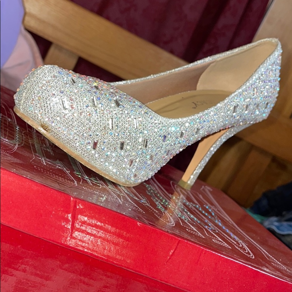 Heels - Picture 2 of 4